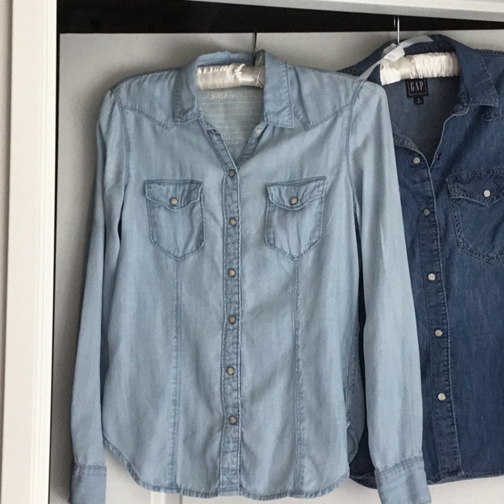 GAP Denim Button-Up Shirts Set of TWO size small - Picture 2 of 9
